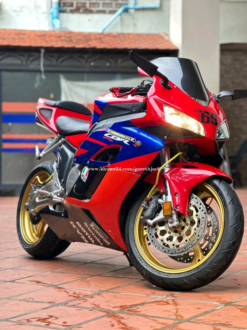 cbr sports bike price