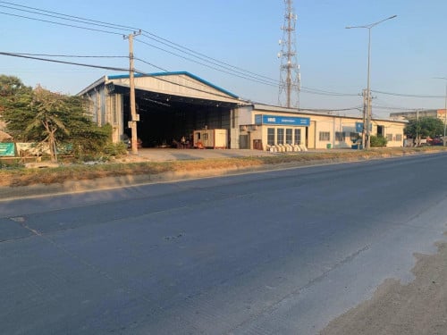 ឃ្លាំងលក់បន្ទាន់ លើផ្លូវហាណូយ