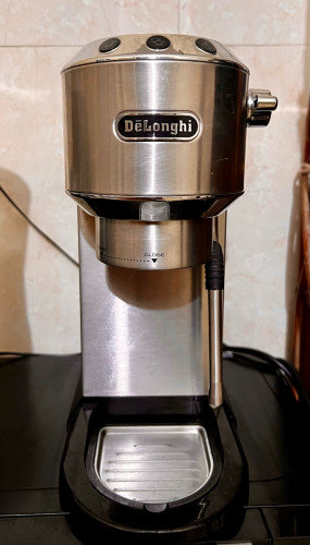 DeLonghi home espresso machine  (99.95% new)