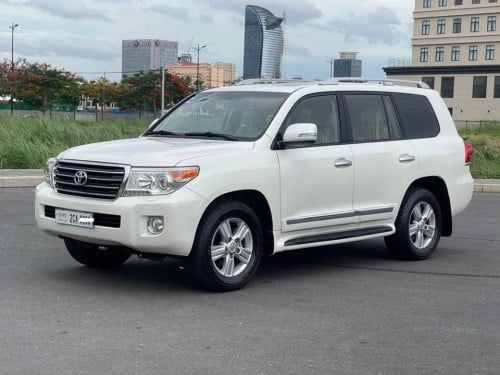 Landcruiser V6 GXR 2013​ សាណុំហ្សុីន​