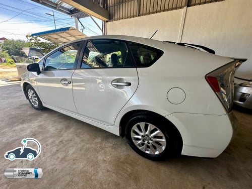 Toyota Prius Plug in 2012 ឡានមូល ថ្នាំហ្សីន 95%