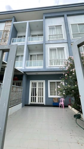 ផ្ទះជួល ផ្ទះវីឡាកូនកាត់ក្នុងបុរីវារីណាក្រាំងធ្នុង​