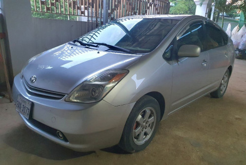 ឡានលក់បន្ទាន់ Prius 04 fullពេញ ម្ចាស់ប្រើផ្ទាល់