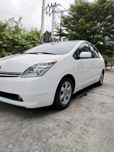 toyota prius 04  h.full តែមួយម្ចះ  មេឡាន ម៉ែឡាន