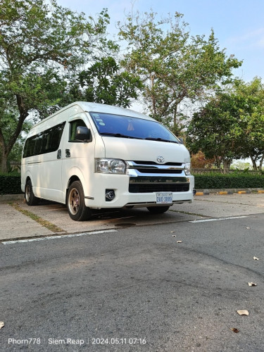 Toyota Hiace 2017 very nice for sales new 99.99%