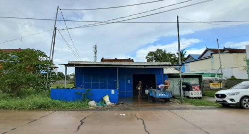 ដីលក់បន្ទាន់ជាប់ផ្លូវធំ ៖ ជិតផ្សារស្អាងភ្នំ ព្រលានយន្តហោះថ្មី