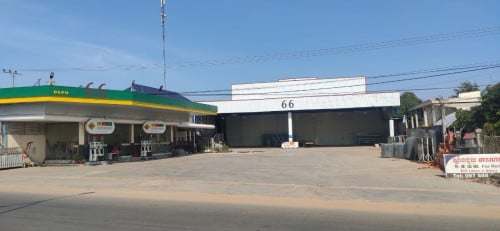 ដីហ្គារ៉ាស់សាំង និង ឃ្លាំងសម្រាប់លក់