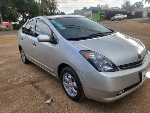 លក់Toyota Prius ពណ៌ទឹកប្រាក់ 04 ពាក់កណ្ដាលហ្វូល