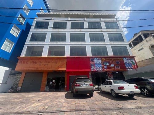 Commercial Buildind for Rent on Main Road