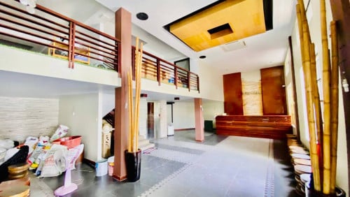 Corner Hotel 4 Rent Near Wat Phnom & Riverside, 48 Rooms, 13,000$, Some Furniture, Good Location