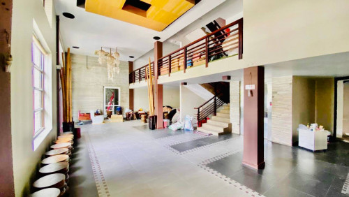 Corner Hotel 4 Rent Near Wat Phnom & Riverside, 48 Rooms, 13,000$, Some Furniture, Good Location