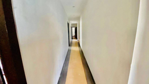 Corner Hotel 4 Rent Near Wat Phnom & Riverside, 48 Rooms, 13,000$, Some Furniture, Good Location