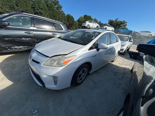 Prius 2013 White Option2 ក្នុងលឿង បើកទូរថ្ងៃ 14