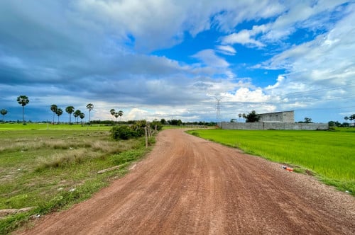 ដីលក់ជាយក្រុង​ ​ជិតភ្នំបាសិត​