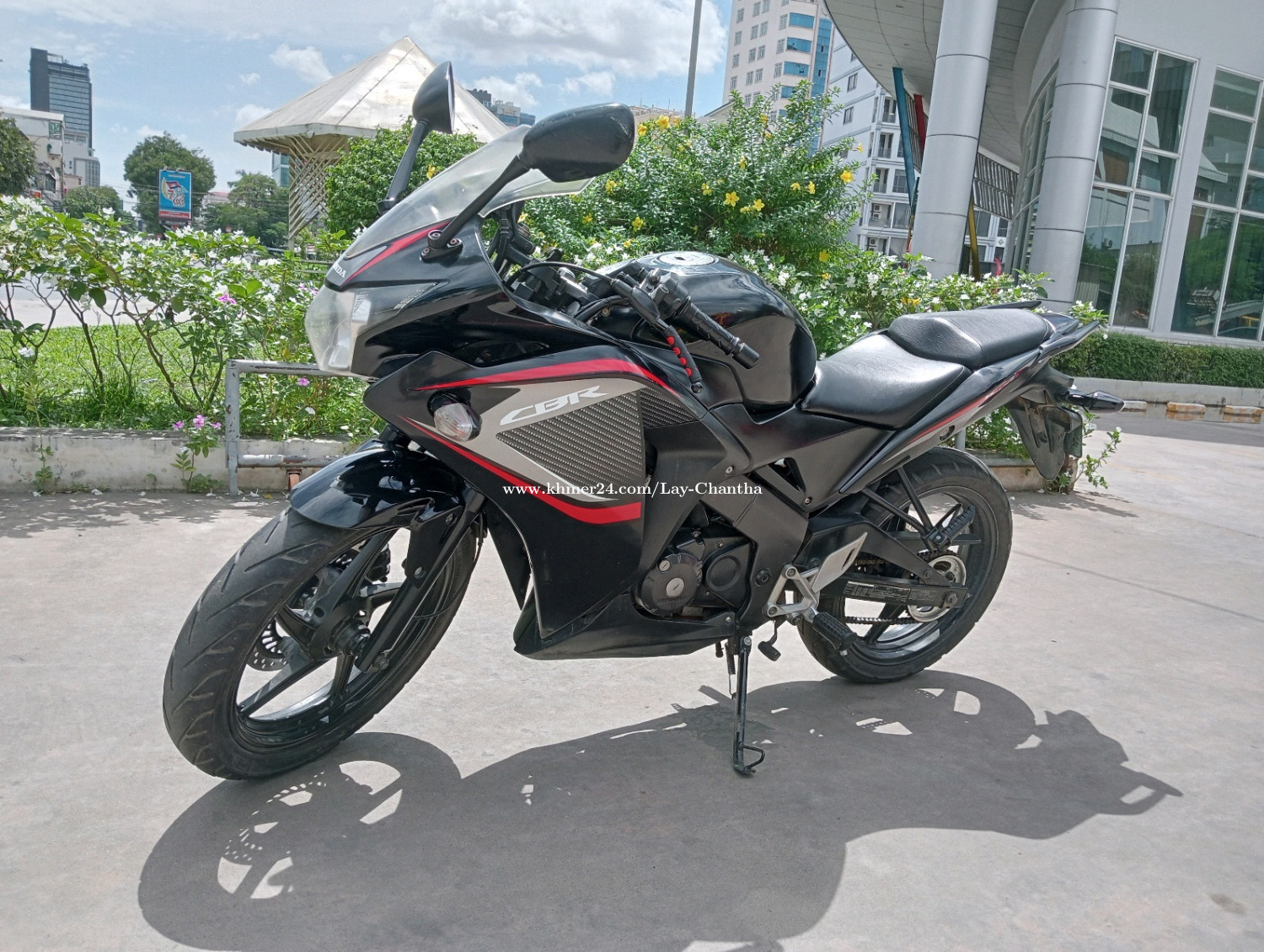 cbr sports bike price