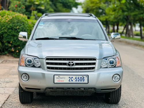 ឡានលក់ប្រញ៉ាប់លុយToyota Highlander 2003Full Optionប៉ុង2តែមខ្មៅម្ចាស់ដើមតំលៃ 14900$ចុះតិចតួច