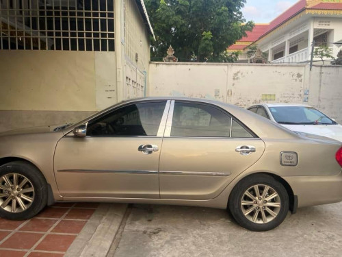 TOYOTA Camry ឆ្នាំ2003 XLE ពណ៌ទឹកមាស