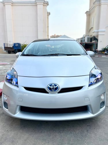 ធានាម៉ាសុីន 1 ឆ្នាំ Prius 2010 solar ពណ៌ទឹកប្រាក់ option 4 solarឡាន mile តិច 9  មុឺន mile អត់ច្រែស