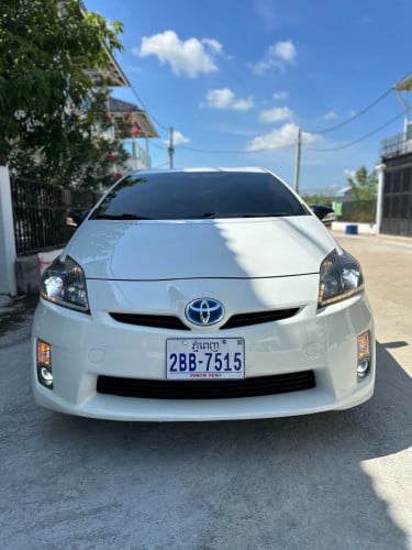 Toyota Prius option 4. ឡានស្អាតម្ចាស់ដេីម