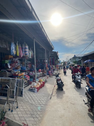 ផ្ទះក្នុងតំបន់ទីប្រជុំជន ជាប់រោងចក្រជាច្រើន