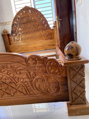 គ្រែម៉ូដបន្ទាយស្រីបញ្ចុះតម្លៃពី$350នៅត្រឹម $250