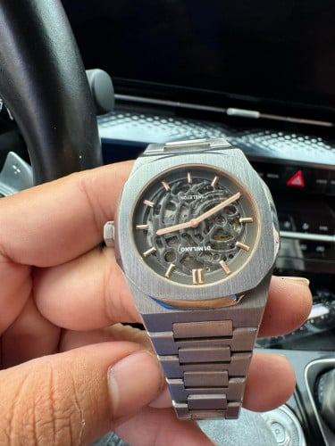 នាឡិការ D 1 អូតូម៉ាតិច ប៉ូលាហេីយស្អាត