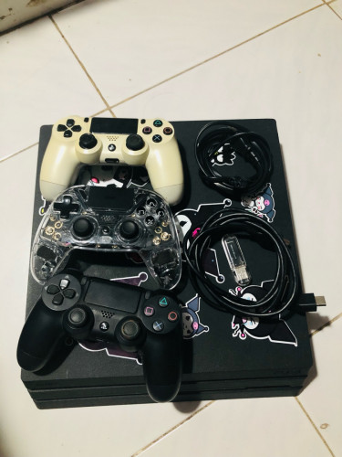 PS4 pro JB V9 2TB full game 350$ ដៃ3