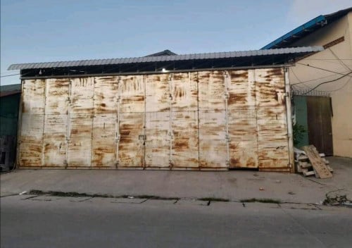 ឃ្លាំង​លក់​មុខ​ពេទ្យ​រុស្ស៊ី​