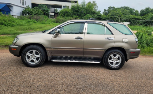 លក់ឡាន Lexus 2002 Full Option ថាច់ ឡែស៊ែរ អត់បុក កង់ថ្មី ជើងក្រោមហាប់ណែន