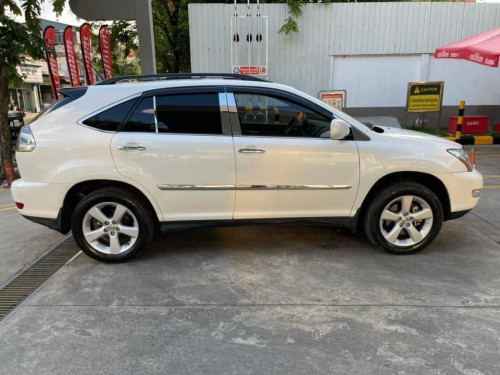 Lexus RX330 white half full pong2 2004