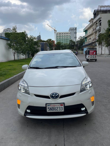 Toyota Prius ឆ្នាំ 012 Options 5ក្នុងលឿង Advanced