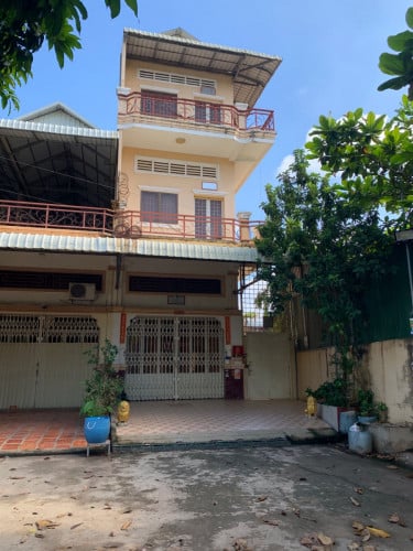 ផ្ទះកែងលក់ក្បែរផ្សារឈូកមាស មានបន្ទប់ជួល