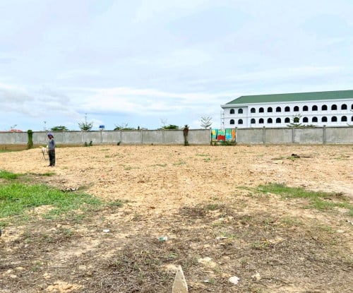 ដីលក់បន្ទាន់ ៖ ជិតតំបន់ផ្លូវ60ម និងព្រលានយន្តហោះថ្មី