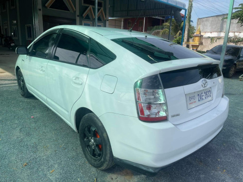 Toyota Prius 04 Full ឡានអ្នកប្រើម្ចាស់ដេីម 8400$