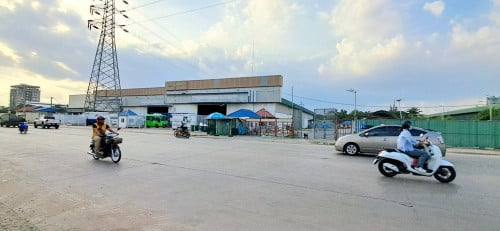 ដីលក់បន្ទាន់ទំហំ 50,000m2 ៖ ជាប់ផ្លូវម៉ុងឬទ្ធី ជិតផ្សារបឹងបៃតង