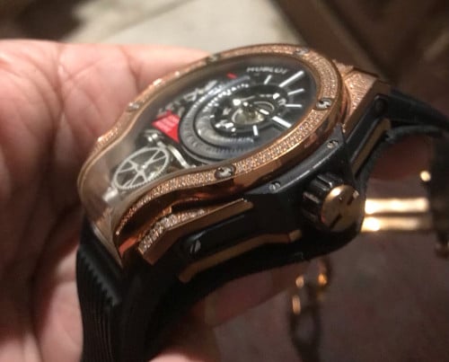 លក់នាឡិការដៃ តំលៃមួយ ២៥០$