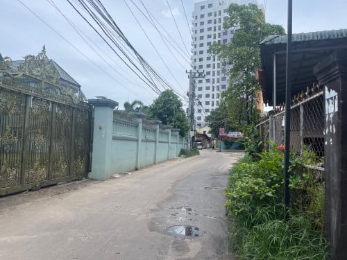 ដីលក់បន្ទាន់ ជិតផ្សារលើកំពង់សោម