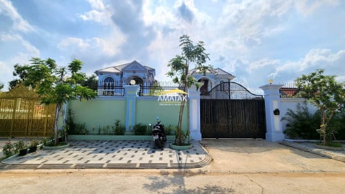 វីឡាថ្មីកន្ទុយជាប់ទន្លេលក់នៅក្រុងអរិយក្សត្រ