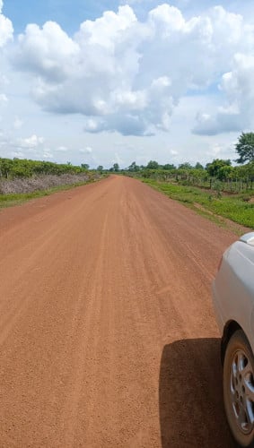 ដីលក់ជិតព្រលានយន្តហោះសៀមរាបថ្មី ( 1ការ៉េ  $2.5)