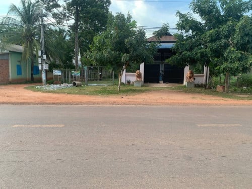 ផ្ទះលក់ឡៃឡុងពីធនាគានៅសង្កាត់ជ្រាវចំងាយ200មពីផ្សារជ្រាវលេីផ្លូវកៅស៊ូ