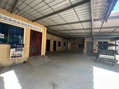 ដីផ្ទះមានបន្ទប់ជួល9កាត់លក់ពីធនាគាតម្លៃក្រោមទីផ្សារ40%ជិតស្តប់គ្រួស