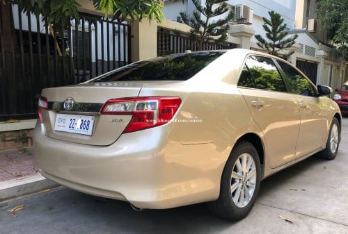 Gold Toyota Camry  XLE 2012 Plate # PP-2Z