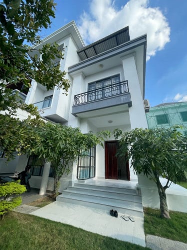 វីឡាឃ្វីនសម្រាប់ជួល នៅបុរី វីឡាថោន