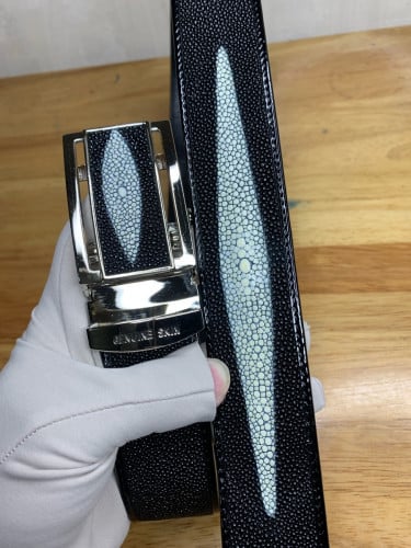 ខ្សែក្រវ៉ាត់ស្បែកបបែល