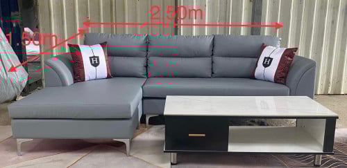 សាឡុង​ឈុតស្បែក