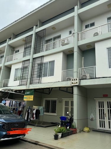 វីឡាកូនកាត់ (LC2) បុរី ប៉េង ហួត ជា សុផារ៉ា លក់បន្ទាន់