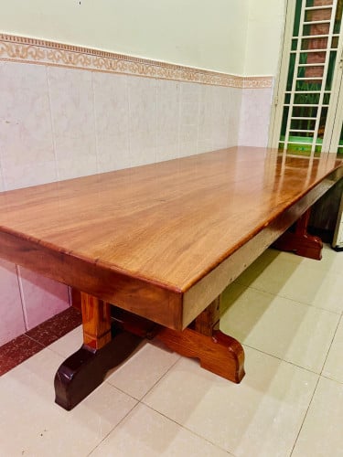 តុលក់ឈើធំ