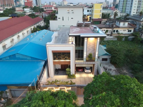 វីឡាទោលម៉ូតទំនើបនៅទួលគោក