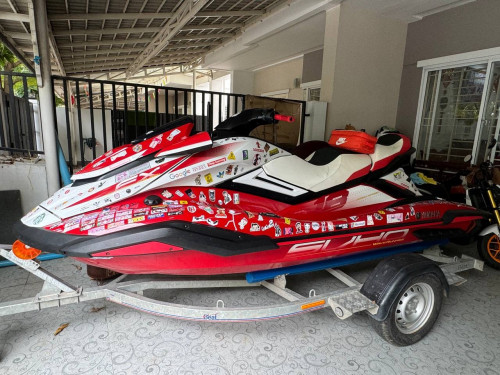 ម៉ូតូទឹក YAMAHA Jetski