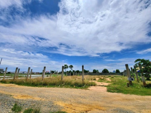 ដីលក់ប្រញ៉ាប់ ៖ តម្លៃក្រោមទីផ្សារ ស្ថិតនៅសំរោងក្រោម ខណ្ឌពោធិ៍សែនជ័យ ភ្នំពេញ